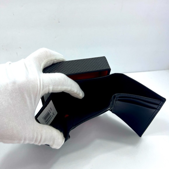 ⭐️GUESS💯 BLACK TRI FOLD MENS BLACK WALLET, GUESS LOGO INDENTED - Picture 7 of 15